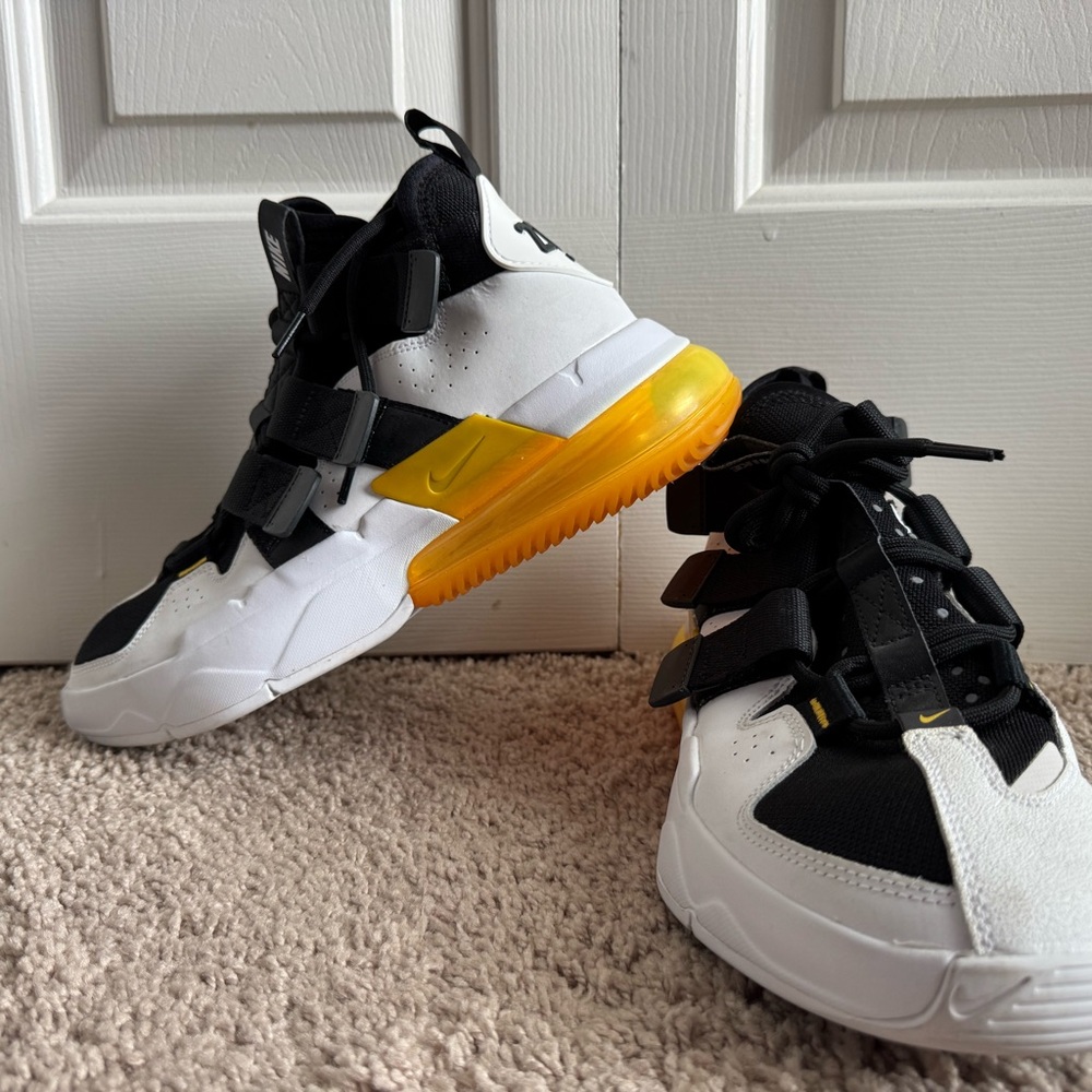 Nike Air Edge 270